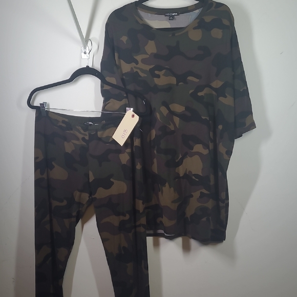 Fashion Nova Green and Black Camouflage Set - Picture 6 of 6